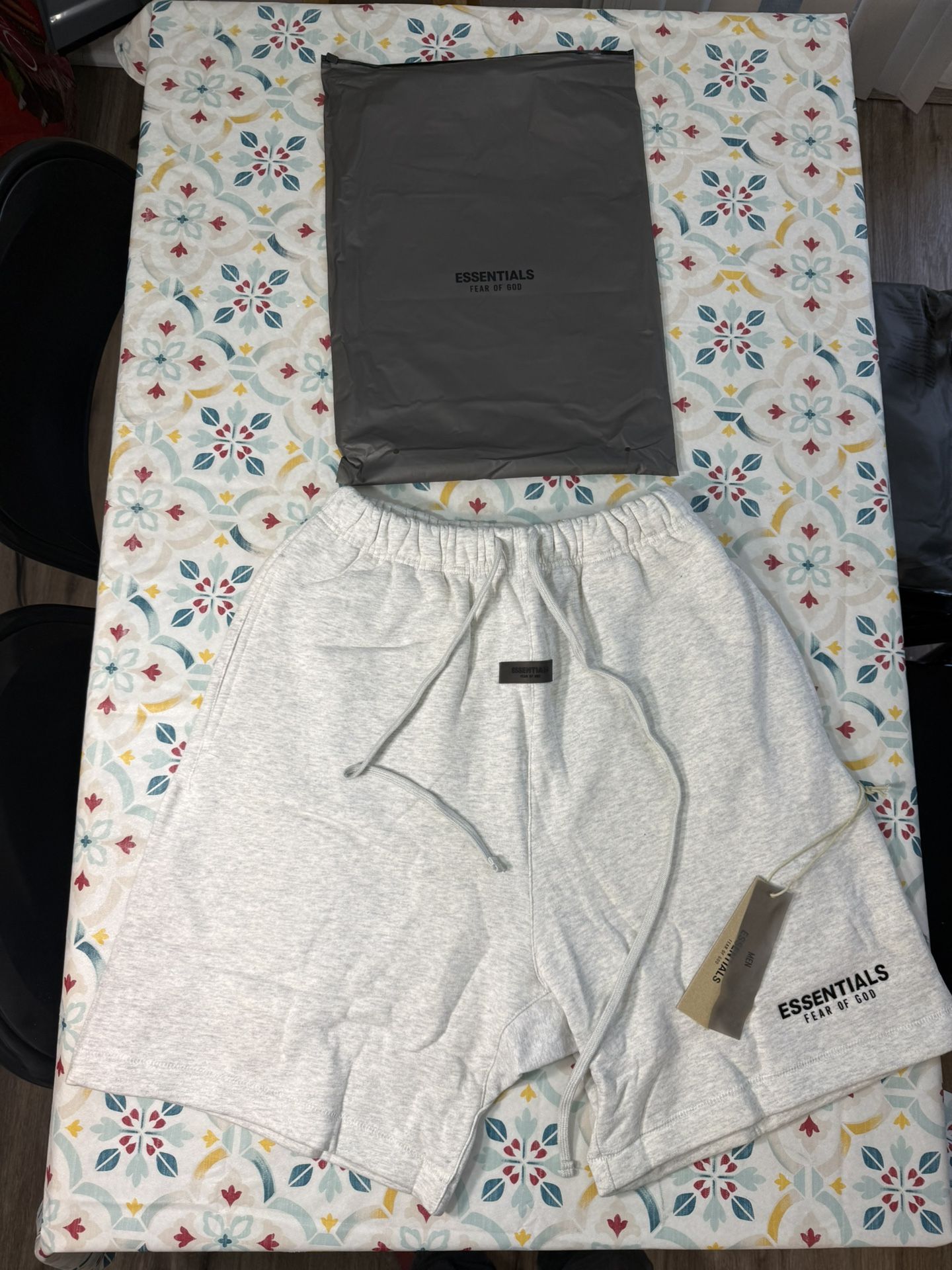 Essentials Fear Of God Shorts “Light Oatmeal” Size L
