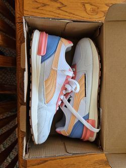 Puma girl size 8