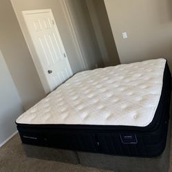 KING STEARNS AND FOSTER MATTRESS AND FREE BOX SPRINGS 