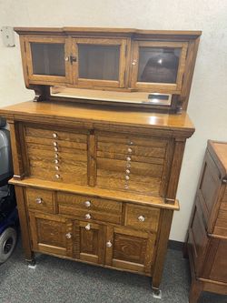 Late 19th Century Qtr.-Sawn Oak Dentist Cabinet
