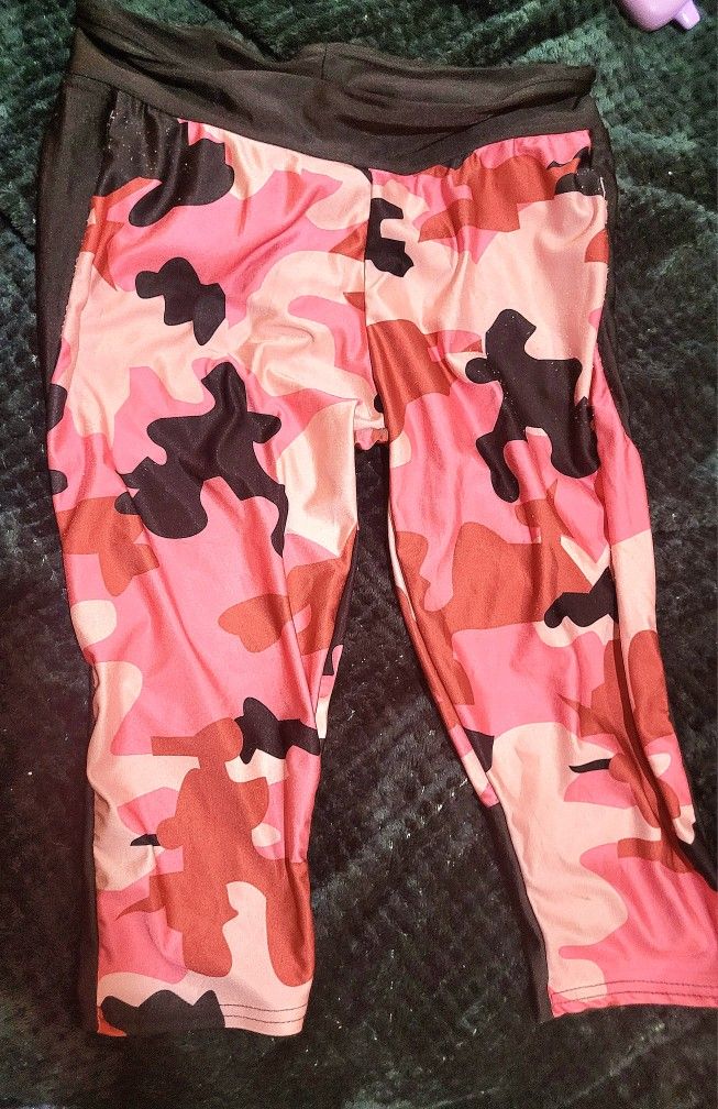 Pink Camo Capri Leggings 