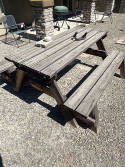 Seats 6 - Gorgeous table with benches!
