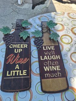 Wall kitchen decoration $12 for both used good condition 

Decoración $12 por los 2