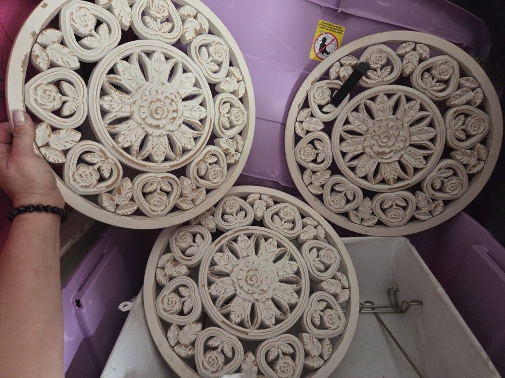 3 Carver Wall Medallions