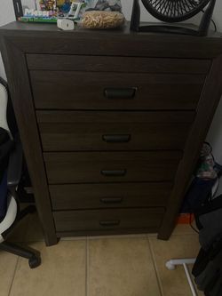 5-Drawer Dresser