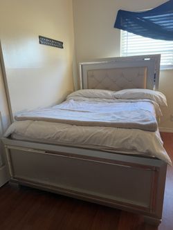 City Furniture Bed Room Set