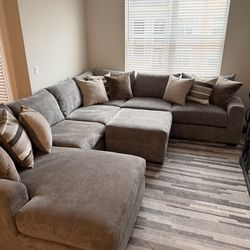 Living Room Set – Sectional + Ottoman + Area Rug