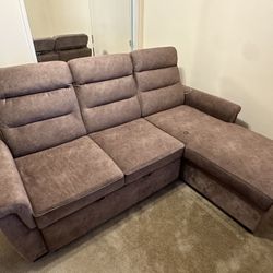Sofa 6 Months Old ! Price Was 1400 ! I’m Moving To Another State 