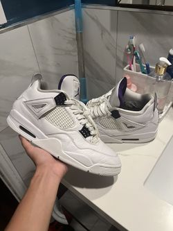 Jordan 4 purple metallics size 10.5