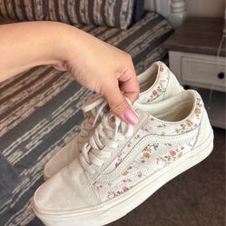 Woman’s Vans Size 7.5