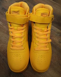 never worn men size 9 yellow filas