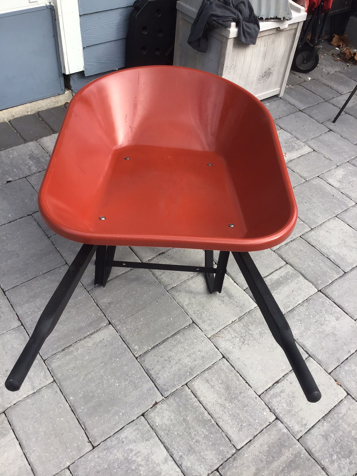 True Temper 4 cu. ft. Poly Wheelbarrow. New Condition Home Depot Price $81 