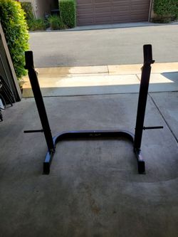Adjustable squat rack