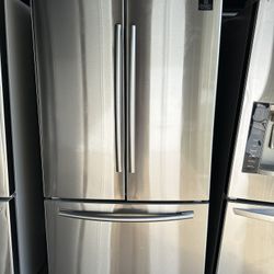 Samsung Stainless Steel Fridge Everything Works Great 2 Months Warranty 36w” 69H”