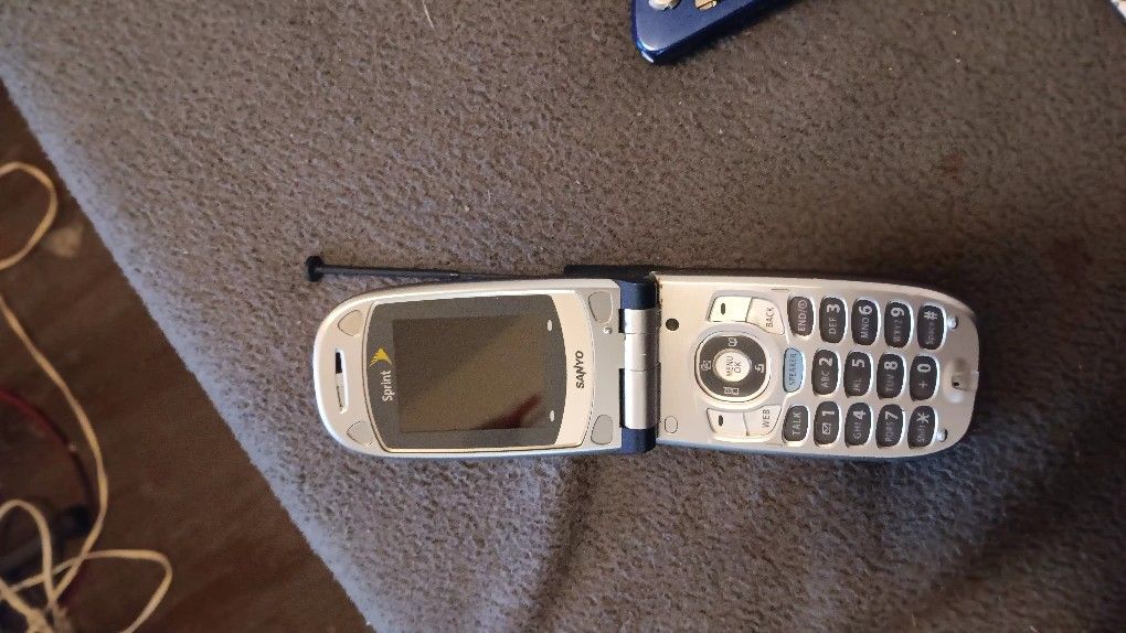 Este Otro Teléfono También Es Antiguo Ella Está En Buenas Condiciones Para Uso