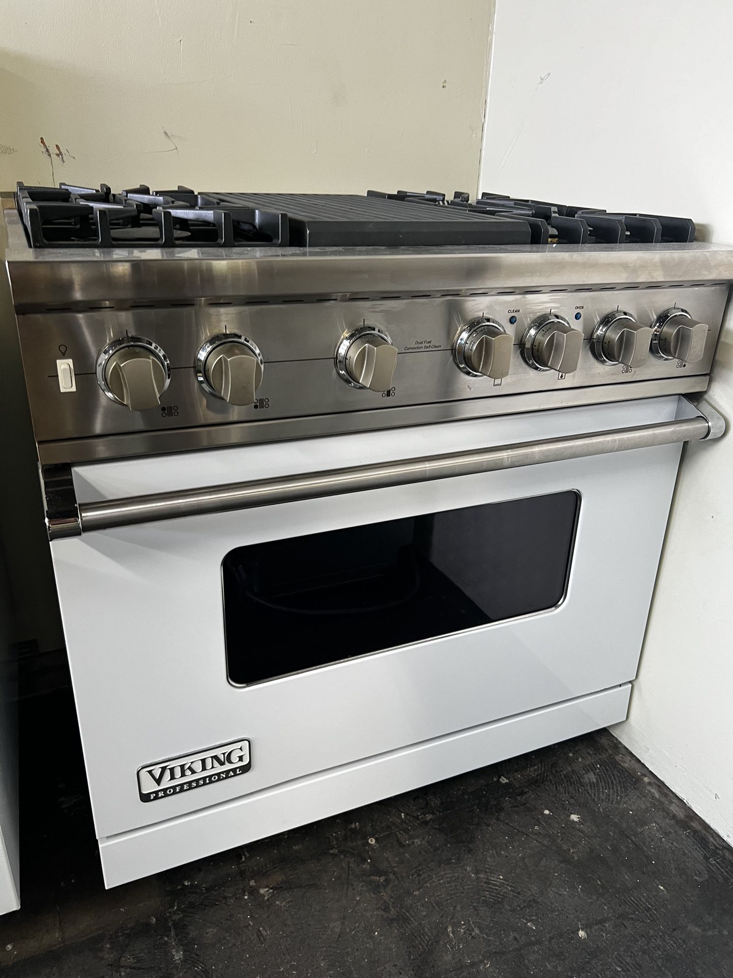 Viking 36”Wide Dual Fuel Range Stove In White