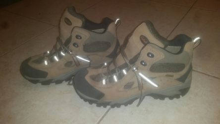 MUST Sale*** Cabella Men Hiking Boots