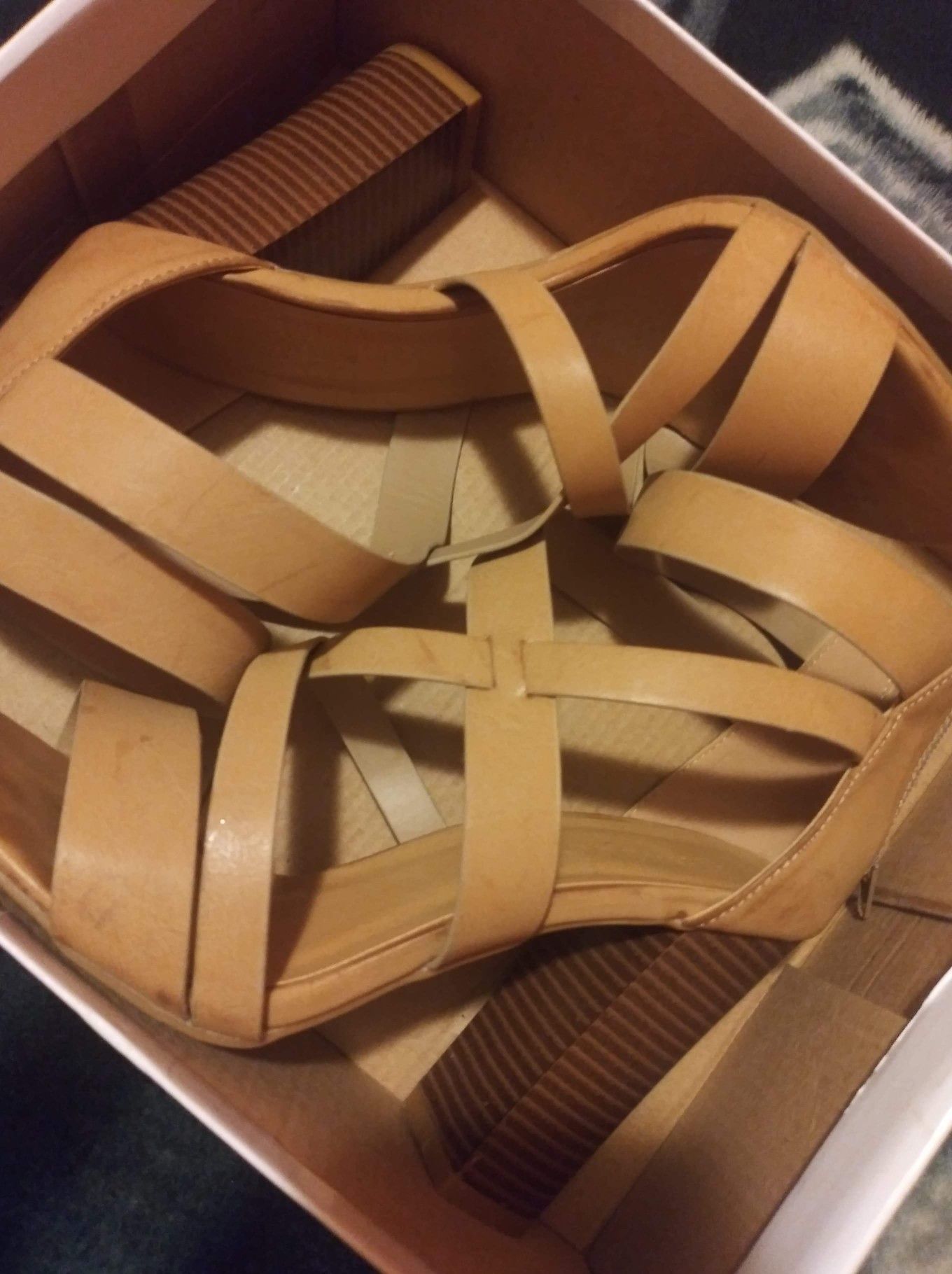 HIGH HEELS FROM VIVA FASHION NEW!!! AND SIZE 8 CONVERSE ALSO NEW IN THE BOX NEVER WORN!