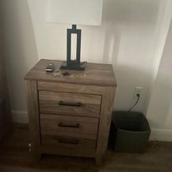 2 Bedroom End Tables And 2 Lamps 