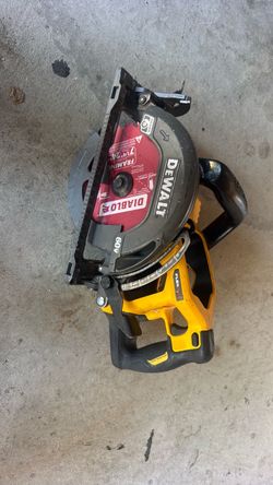 Dewalt saw 71/4 flexvolt
