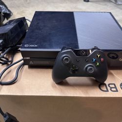 Xbox One Console With Wireless Controller