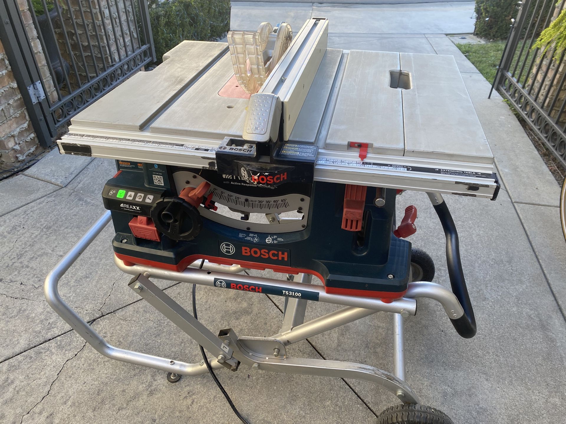 Bosch Reaxx 10” Table Saw GTS1041A