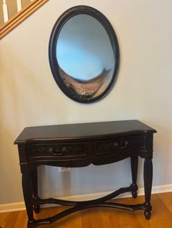 Mirror and hallway table/entryway  great condition