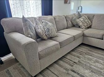 Sectional Couch white/gray like new