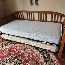 Daybed w/trundle and mattress’s