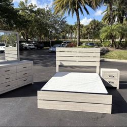 Beautiful Bedroom Set Queen Size Solid Wood Clear Color Like New by Coaster Fine Furniture