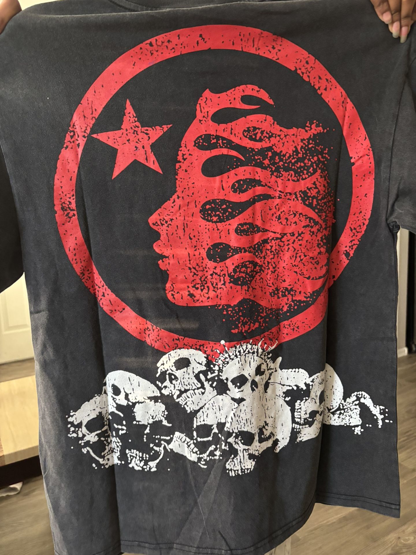 (New) HellStar Shirt M & L