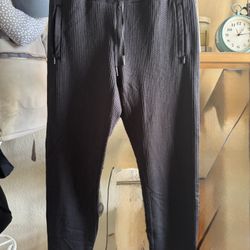 Lululemon Engineered Warmth Jogger, Black, Size 6