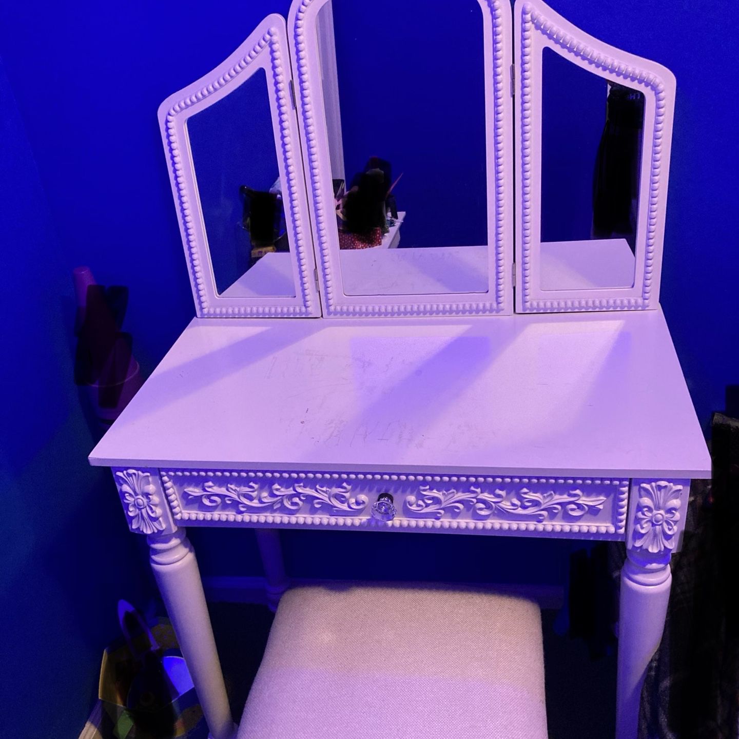 Makeup Vanity With Chair