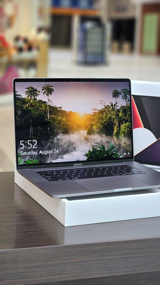 Apple Macbook Pro 16 inch Running both Mac OS Sonoma and Windows 10 Pro i9 32GB 1TB 8GB AMD 5500M Graphic A2141
Apple MacBook Pro ( 16-inch , 2019 )
