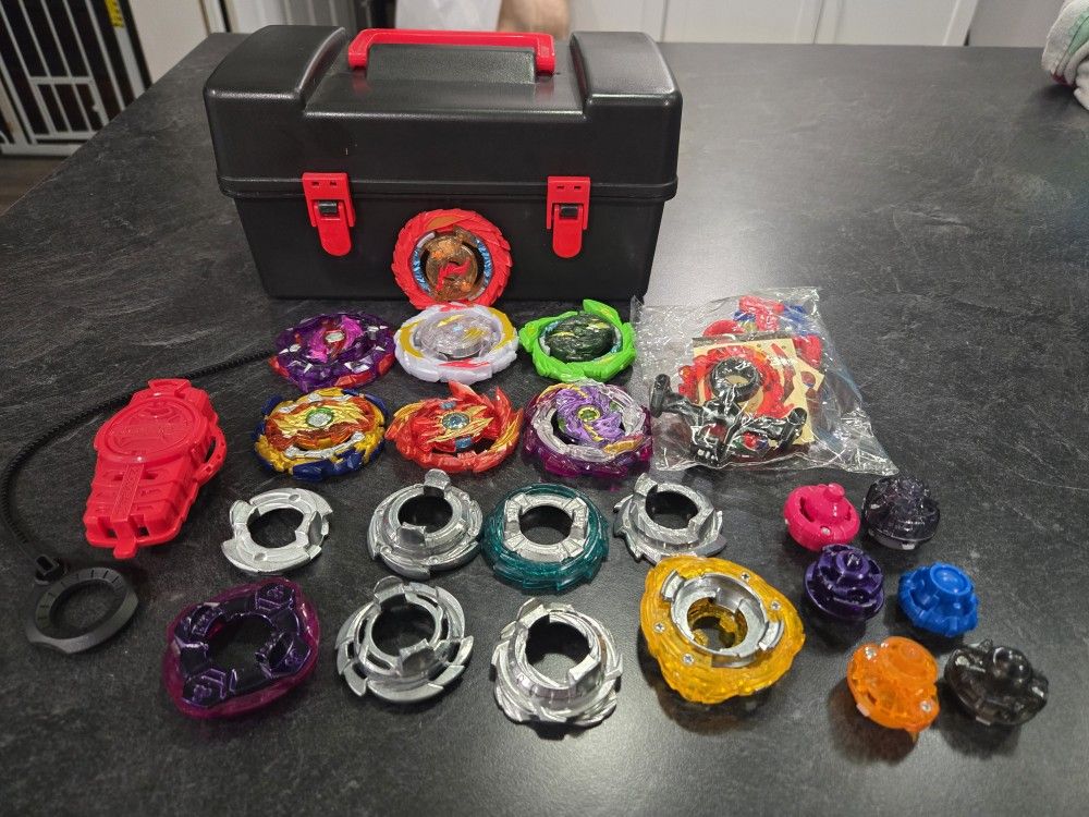 Beyblade Lot 7 Tops/8 Disc/6 Tips/Storage Case