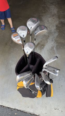 Golf bag with clubs