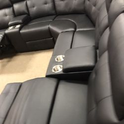 Tufted Black Reclining Sectional