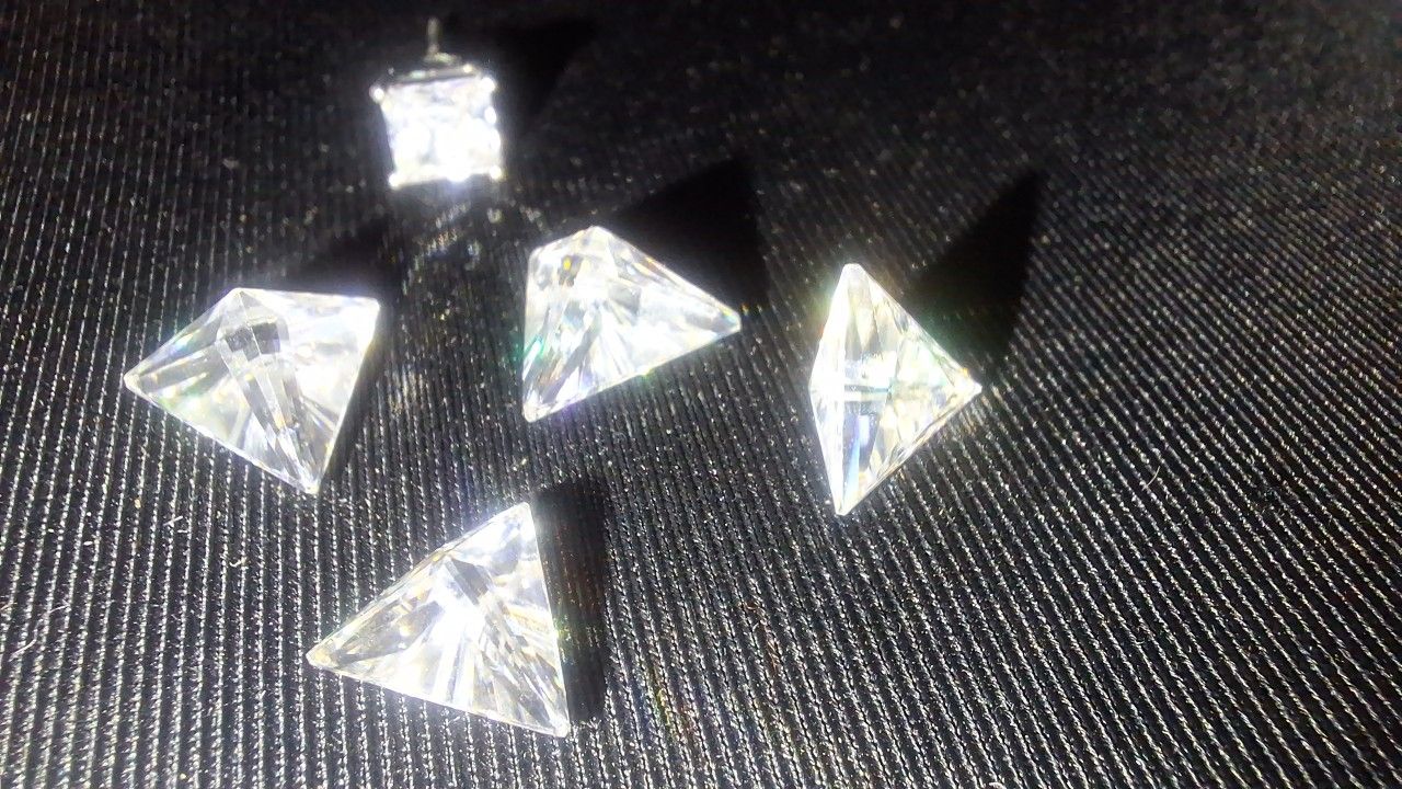 1.5 Ct. Each,Trillion Cut Diamonds,flawless, Eye Clean,very White,beautiful Stones.
