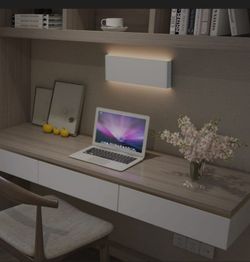 WALL LIGHT