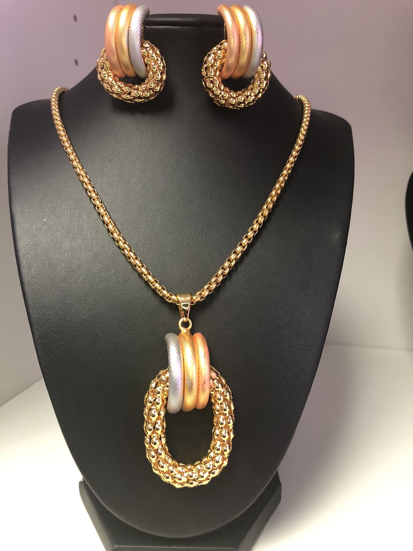 Hindu style set in unforgettable steel and 18 K gold plated (necklace, earrings and pendant)