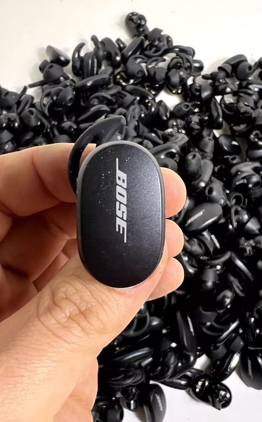 Bose QuietComfort  Right Earbud ONLY   Replacement Wireless 429708 Black