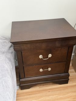 2 Nightstands
