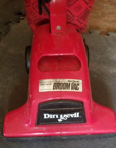 Dirt Devil Royal Broom Vac