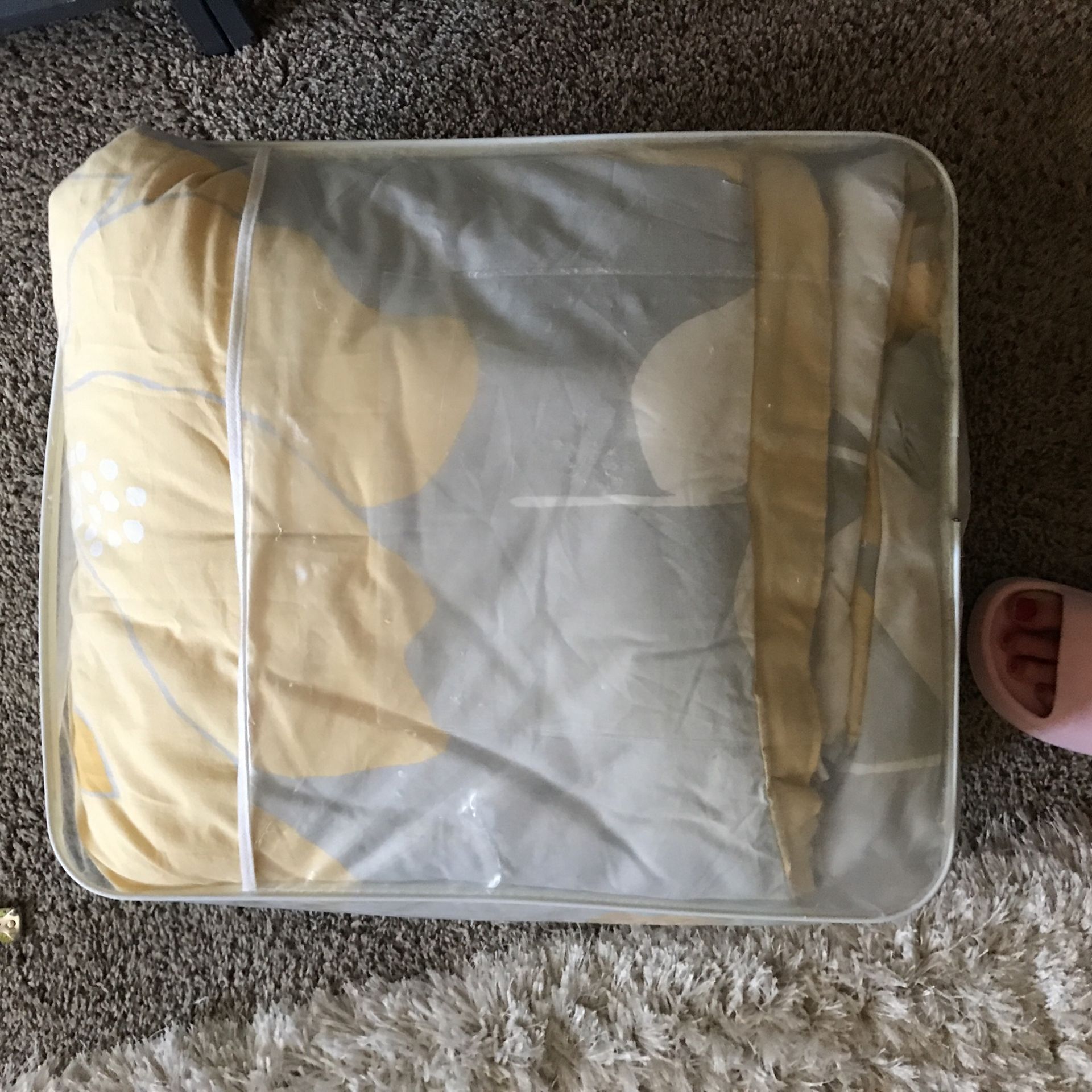 King Comforter And Two Pillow Cover’s