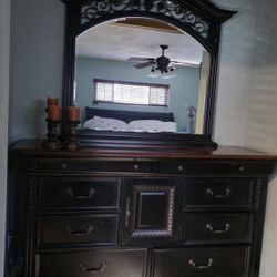 Dresser 