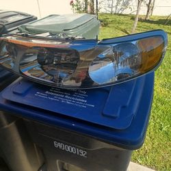 98-02 Lincoln Towncar Headlights 