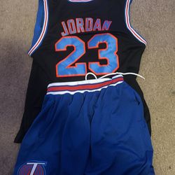 Tune Squad Medium Out Fit Jersey And Shorts