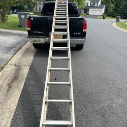 Aluminum adjustable 32 ft Ladder