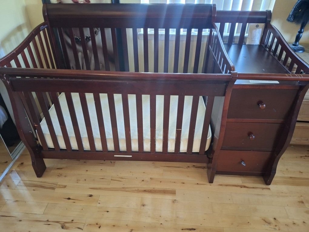 Baby Crib With Changing Table And Draws