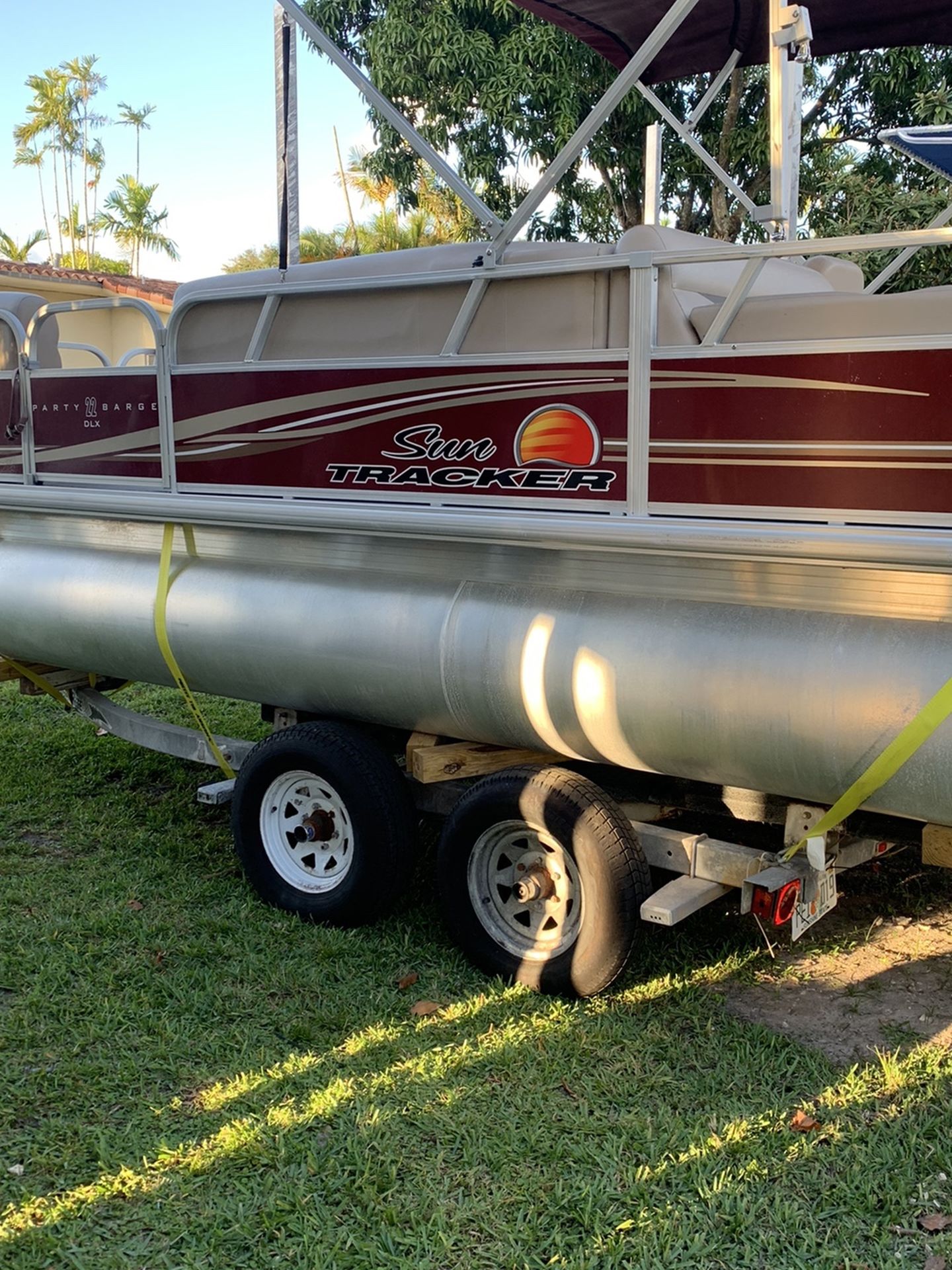 2018 Pontoon 22 Ft .